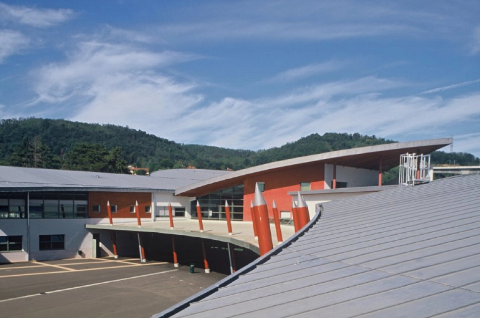 Collège de Beynost dans l'Ain couverture en zinc quartz à joint debout